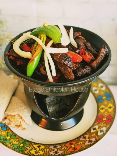 የጥብስ ማቅረቢያ ገል- Ethiopian Ceramic Nonstick Traditional Beef Tibs Server with a hot charcoal Housing Base - Image 5